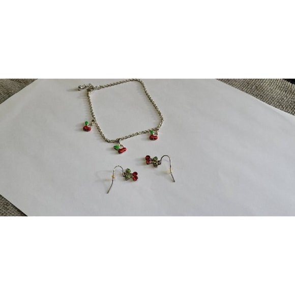 Avon Vintage Cherry bracelet and earrings - Picture 4 of 5